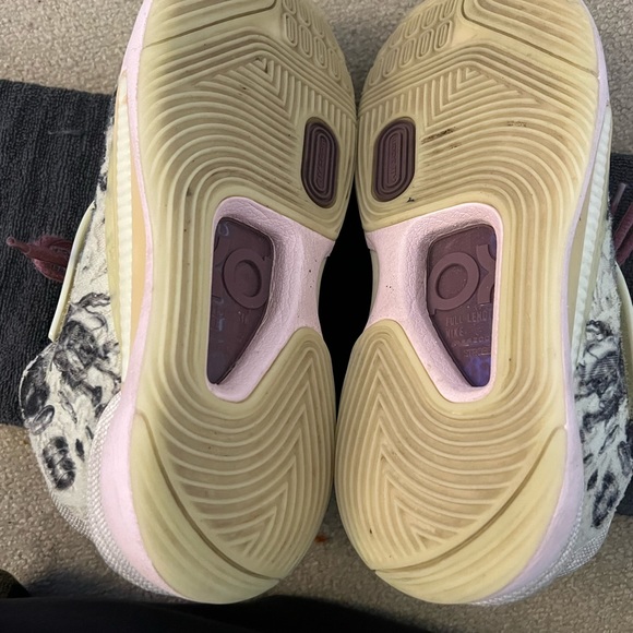 Nike Kevin Durant (KDs). Size 9.5 Very hood condition. - Picture 5 of 5